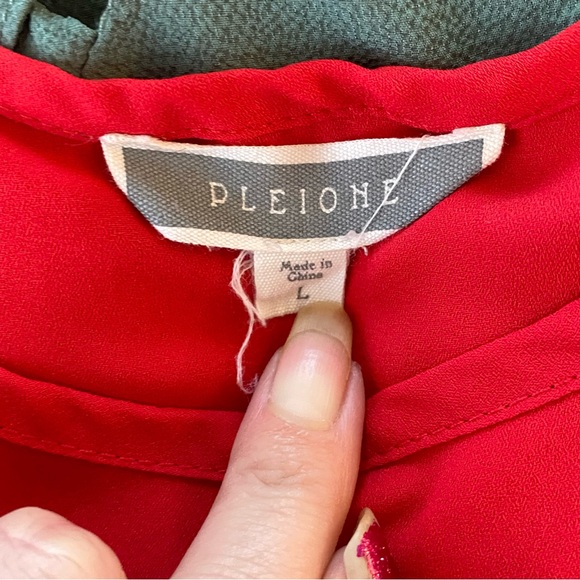 Pleione red capped short sleeve flowy blouse - Picture 6 of 7